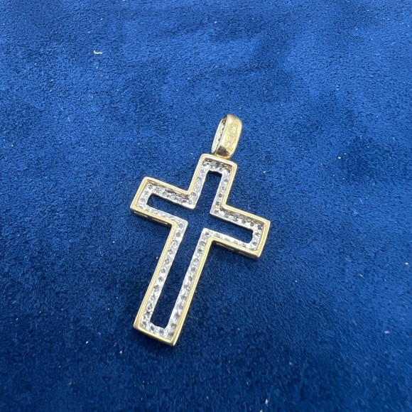 14KT LADIES DIAMOND CROSS - Picture 4 of 6